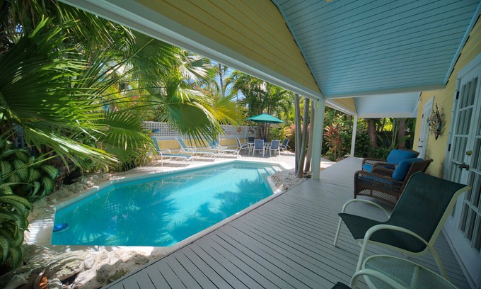 White St. Gallery House | South Street Cottage: Bright & Sunny with Pool, Patio & Hot Tub
