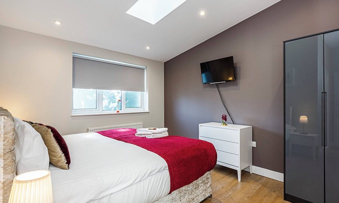 Church End House | South Woodford E18 - Lovely 2 Bed 2.5 Bath House