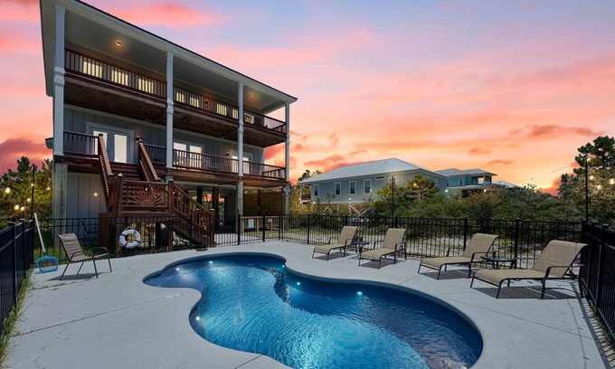 Surf Side Shores House | Southern Charm ~ Pet Friendly ~ Short Walk to the Beach ~ Private Pool + $400 FREE Activities Daily