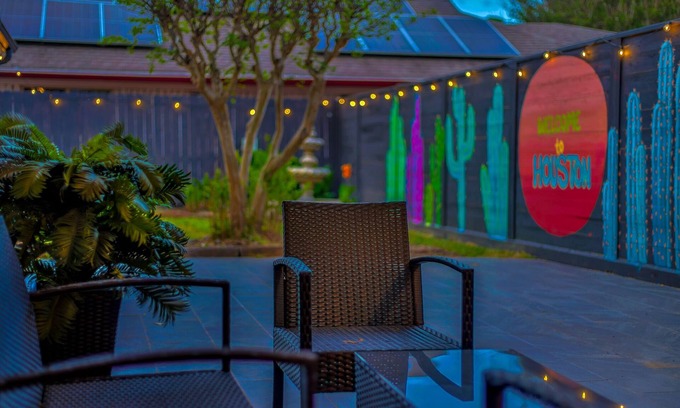 Clodine House | Southern livings 4Brs home near shopping,dining, golf, park, Houston Downtown.