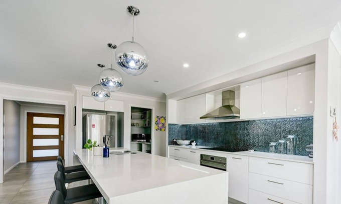 Dubbo House | Southlakes Escape - Entertainer's Oasis, Pets