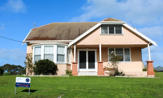 Wangolina House | Southolme - Pets welcome - Outside & Laundry Only. Holiday on a budget!
