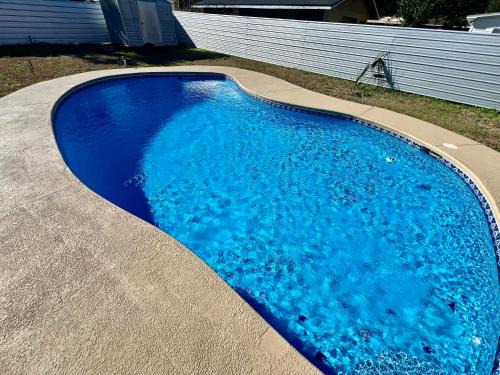 Arlington House | Southside house with a private pool