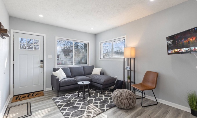 Lansing House | Southside Pro-Home Near MSU & Downtown w/Fast WiFi