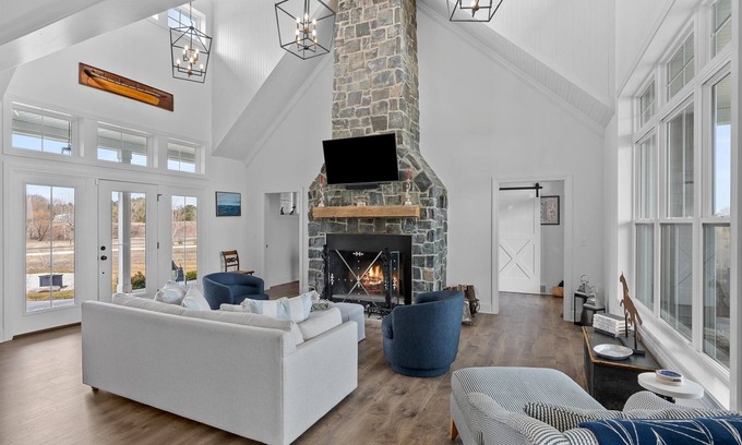 Manitowoc House | Southview Retreat: NFL Draft Home on Lake Michigan