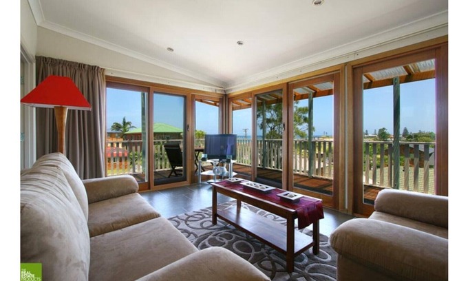 Bulli House | Southview - Suite with sea view
