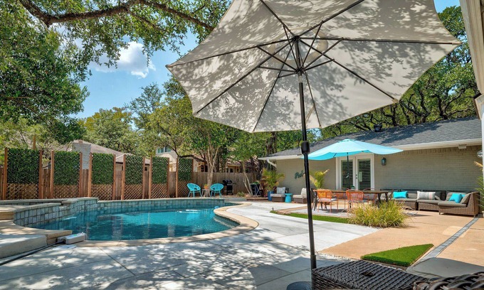 Travis Country House | Southwest Austin Home + Pool - Sage!