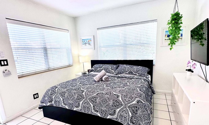 Hollywood South Central Beach Condo | Southwinds #6 for 3 Just Steps from the beach