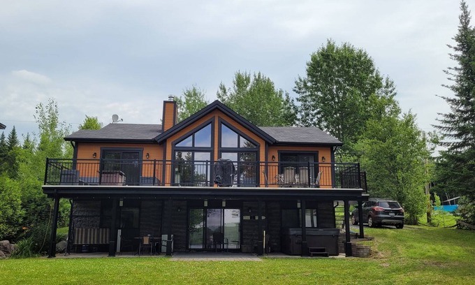 Saint-Zacharie Ski Chalet | Spa & Nature, Waterfront - Le Chalet Le Shack