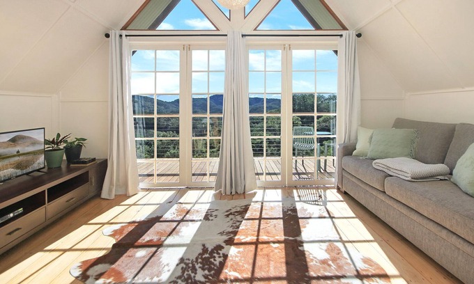 Upper Burringbar Cottage | Spabath~Peaceful ~ Private ~ Magical views