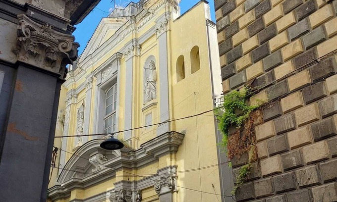 Naples City Centre Apartment | Spaccanapoli Terraced Flat in the Historic Center