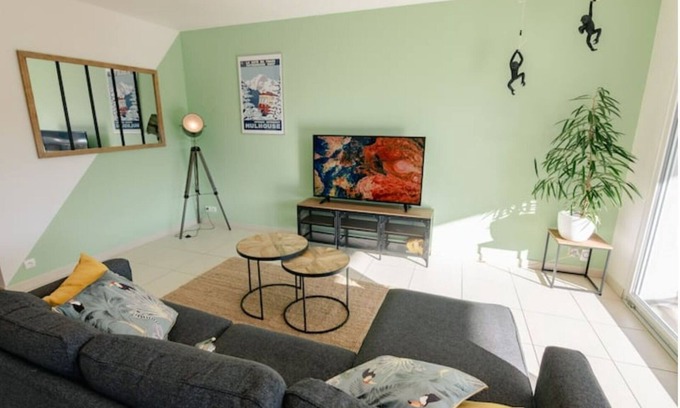 Mulhouse Apartment | Spacieux, Moderne Avec Terrasse vue sur le Zoo