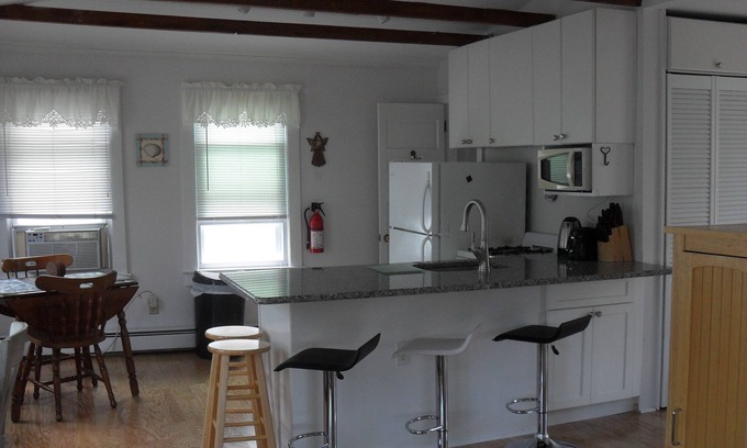 Ocean Grove House | Spacious 1 B Apt, Ocean Block, Private entrance/deck Wkly summer rental