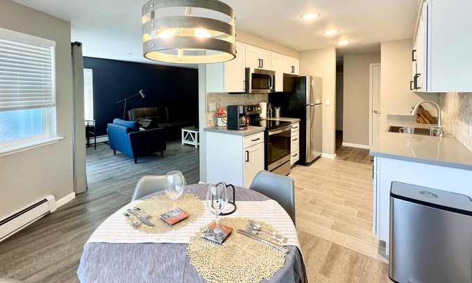 Renton Apartment | Spacious 1 bedroom apartment. Full kitchen, in-unit laundry. Free parking.