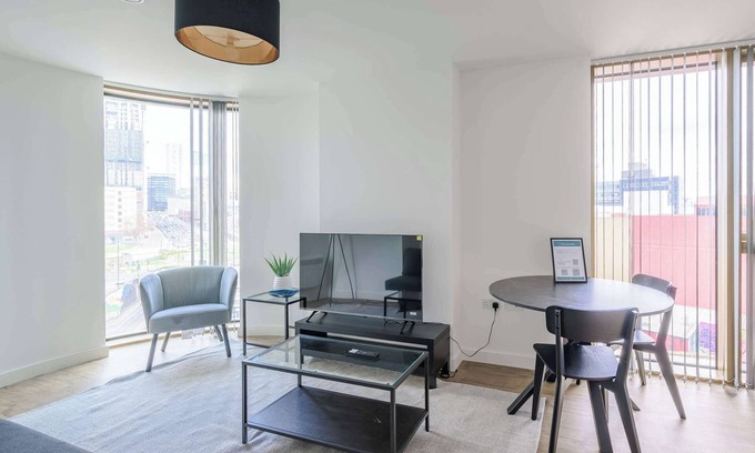 Gay Village Apartment | Spacious 1 Bedroom Apartment in Central Birmingham