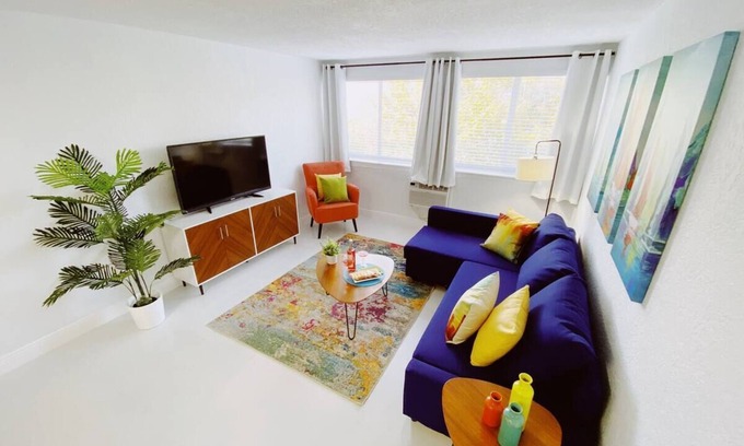 Coconut Grove Apartment | Spacious 1-Bedroom w/Parking in Coconut Grove