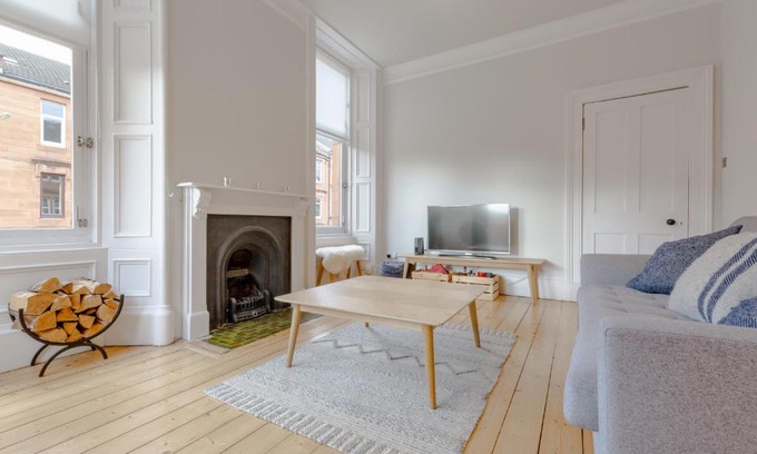 Glasgow Westend Apartment | Spacious 1 Bedroom West End Apartment near Byres Road