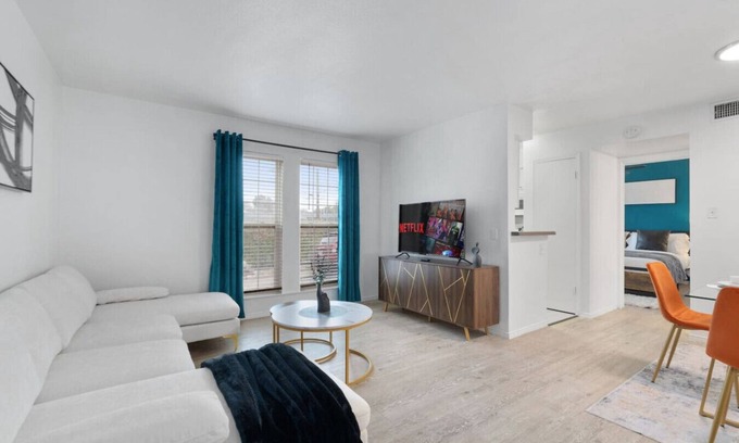 West Campus Apartment | Spacious 1 Br Apt Next 2 Dwntown