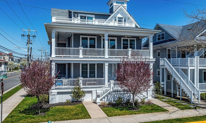 North End House | Spacious 11 Bedroom Dual Unit-6 minute walk to Ocean City's Beach!
