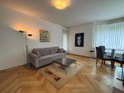 Muhlebach Apartment | Spacious 1BR near Lake and Opera - Mill 3 11