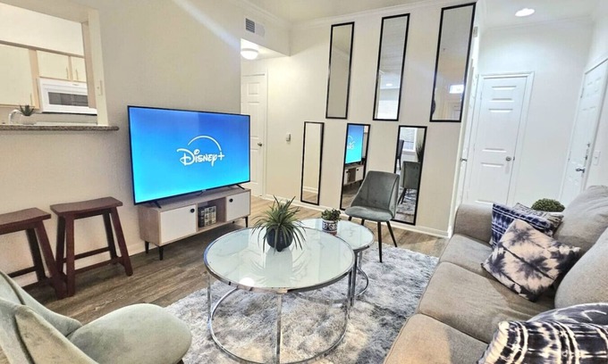MacGregor Apartment | Spacious 2 Bed 2 Bath | 9 minutes from Downtown