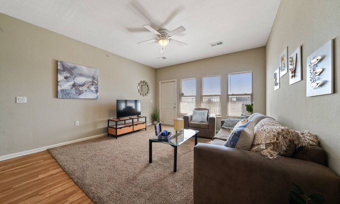 Bay Area Condo | Spacious 2 Bed, 2 Bath Condo with Pool Near Downtown Corpus 3207