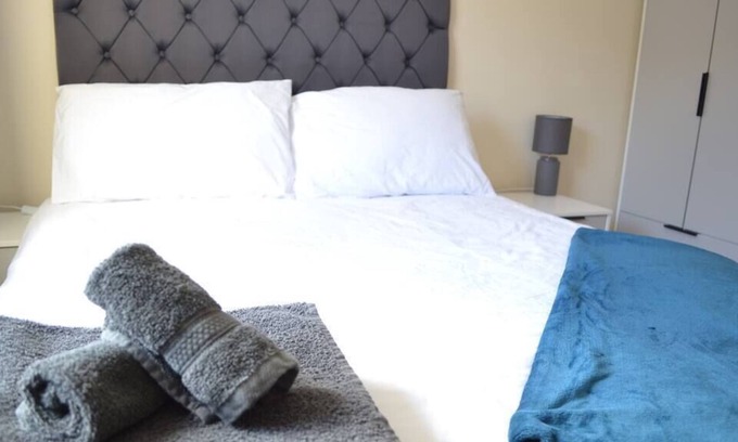 Stoke-on-Trent Apartment | Spacious 2 Bedroom Flat with Private Parking