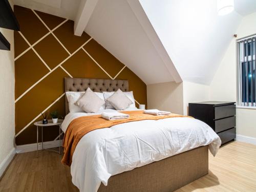 Leeds Apartment | Spacious 2 Bedroom House Near Leeds City Sleeps 6 Free Parking