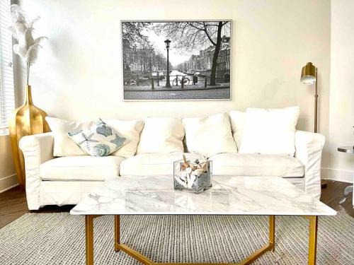 Marina del Rey Apartment | Spacious 2 Bedroom Venice Beach Villa