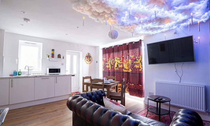 Watford Apartment | Spacious 2-BR House in Watford|Warner Bros. Studio