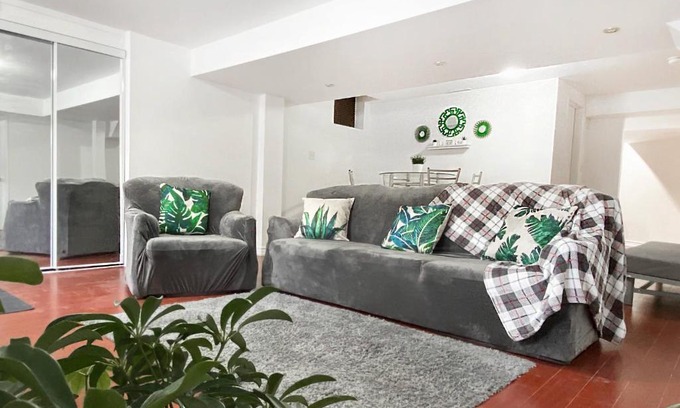 Churchill Meadows House | Spacious 2BR Apartment, Large Kitchen, Parking Included