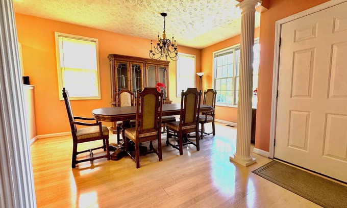 Dayton House | Spacious 3-Bed, 2.5 Bath, Historic Area, Min to Hospitals/Airport/UD/ARENA/WSU