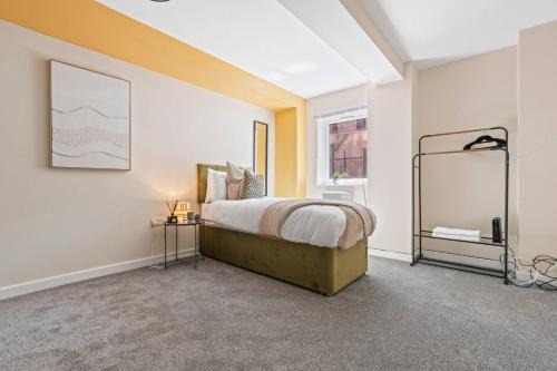 Leicester City Centre Apartment | Spacious 3-Bed Ground Floor Apartment in Central Location, Family Friendly, Free Wi-Fi, Sleeps 7