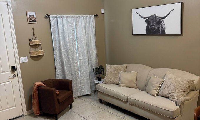 Edinburg Apartment | Spacious 3-bedroom apartment in delightful North McAllen with WiFi, and pool!