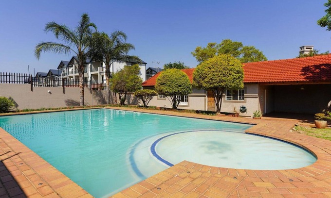 Greater Johannesburg Metropolitan Area Apartment | Spacious 3 Bedroom Apartment at Blandford with a Pool