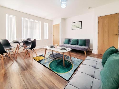 Acocks Green House | Spacious 3 Bedroom Home - Near Nec, Birmingham Airport & Solihull