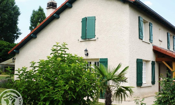 Renaison Cottage | Spacious 3-Bedroom House with Modern Amenities, Garden, and Private Terrace in Renaison