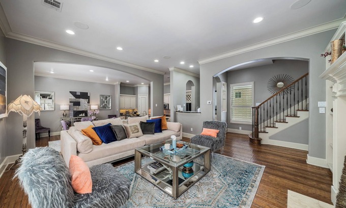 Oak Lawn House | Spacious 3 lvl DallasTownhouse close to Uptown, Downtown, Highland Park, SMU