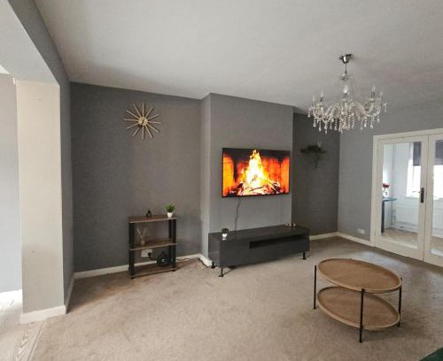 Birmingham House | Spacious 3bed, Sleeps5, Parking