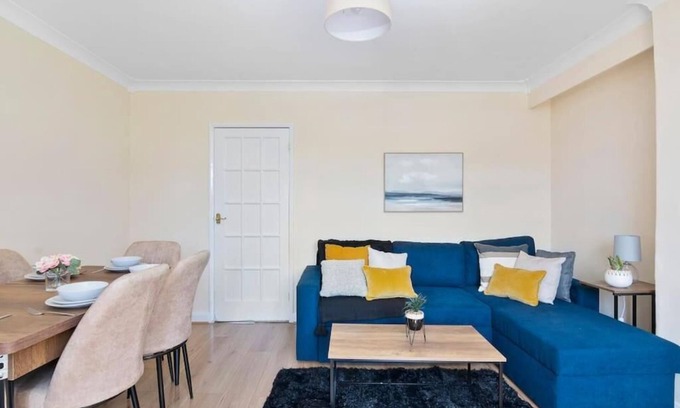 Turkey Street House | Spacious 3BR House in Enfield N.London with Garden