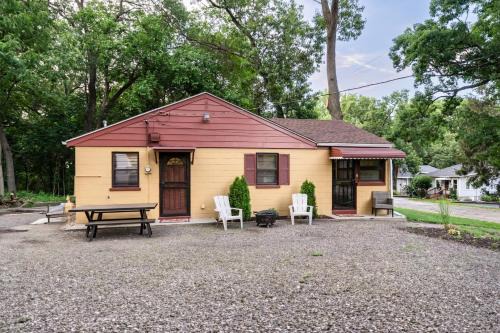 Miller Beach House | Spacious 3BR House with Firepit Grill Near Beach