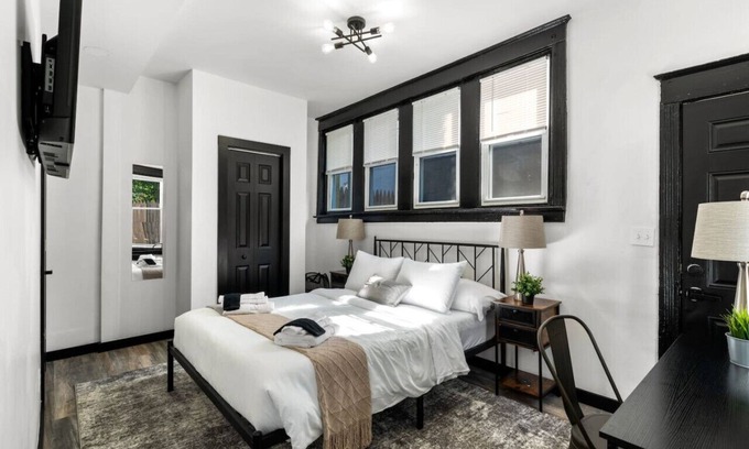 Germantown House | ✨ Spacious 3BR Retreat in Central Philly | Free Parking & Comfort