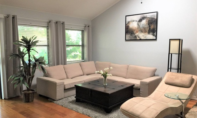 Wells Branch House | Spacious 4/2 across from a huge park. Perfect for walking,birdwatching,relaxing.