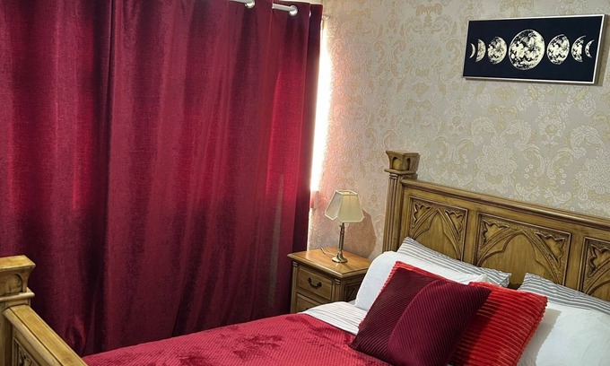 Smethwick Apartment | Spacious 4 Bedroom apartment Near Birmingham Centre-Great Location Free parking