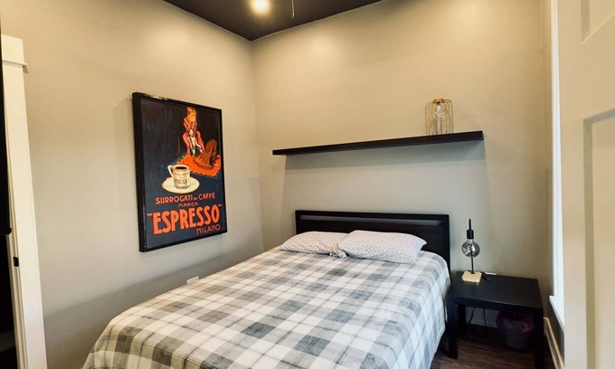 Lawndale Apartment | Spacious 4-bedroom apartment with WiFi, AC in beautiful Chicago