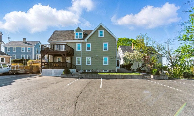 Dorchester Apartment | Spacious 4-bedroom apartment with AC, WiFi in enjoyable Boston