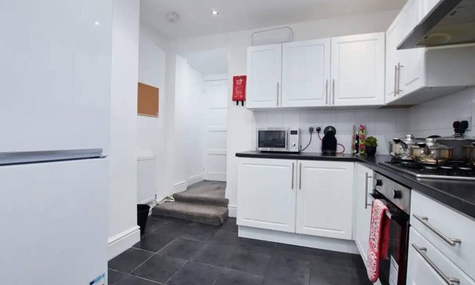 Wallasey House | Spacious 4 bedroom house in Wallasey for 7 people