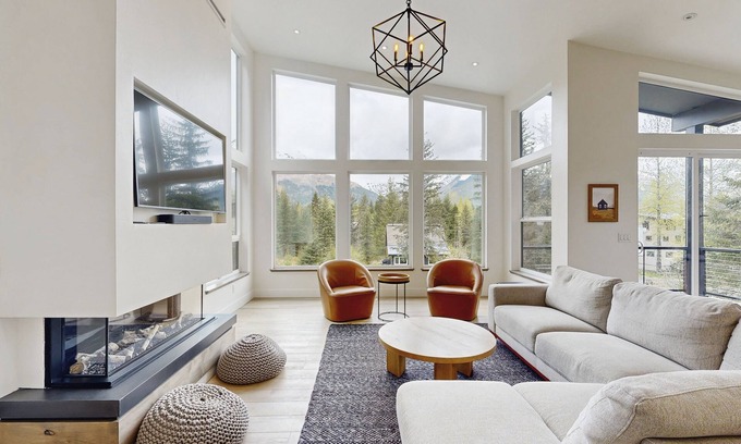 Alyeska House | Spacious 4-Bedroom Home in Girdwood with Game Room & Foosball table