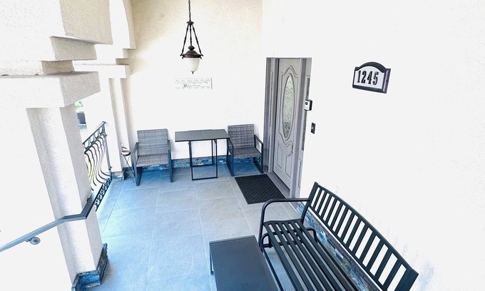 Grandview House | Spacious 4-bedroom house with AC, WiFi in welcoming Glendale