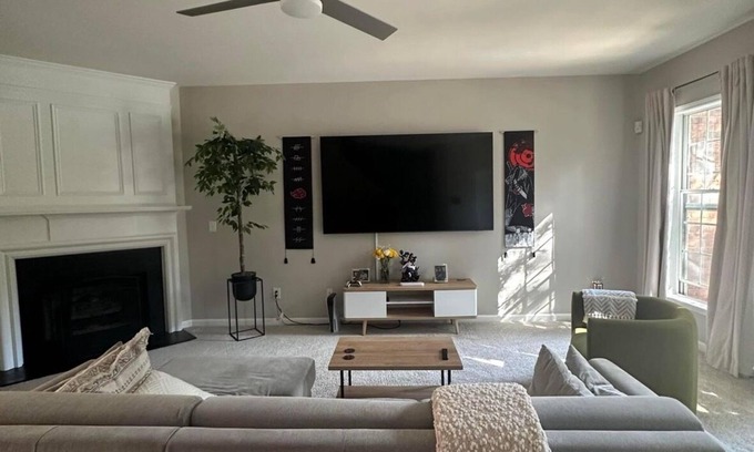 Atlanta House | Spacious 4-bedroom townhome with AC and WiFi in charming Smyrna
